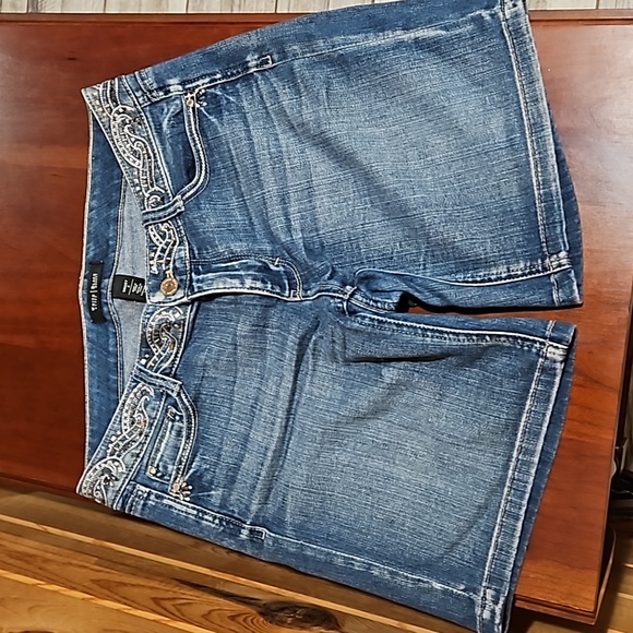 Shorts - Picture 5 of 5